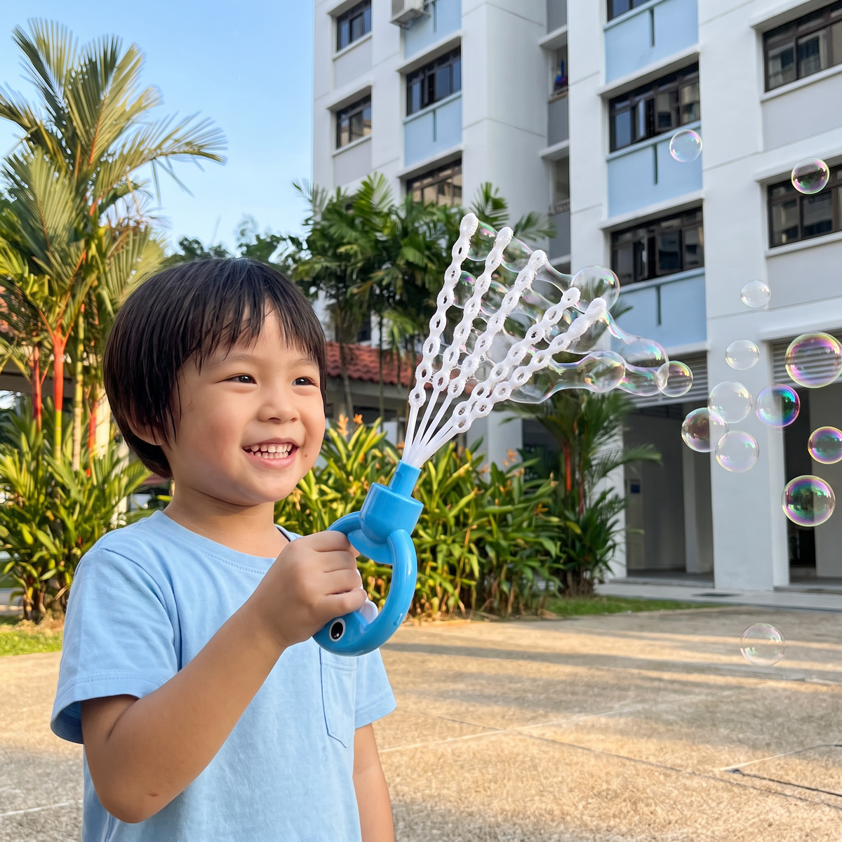 32-Hole Bubble Wand – Giant Bubble Maker for Kids